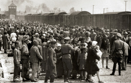 HOLOCAUSTO (FONTE DA FOTO: WIKIPEDIA)