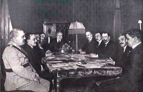 A primeira reunião do Conselho de Ministros do gabinete de Cunha Leal (in Ilustração Portuguesa, n.º 827, de 24-12-1921)