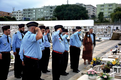 Romagem aos cemitérios para homenagear os bombeiros desaparecidos