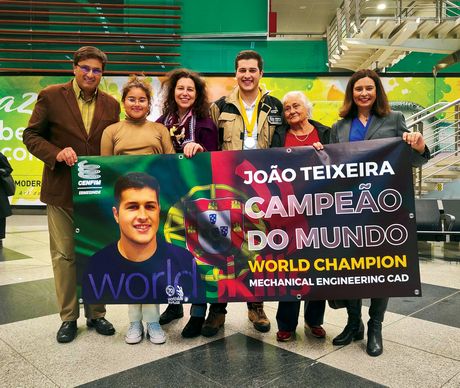 Chegada ao aeroporto Francisco S Carneiro - com a famlia a receb-lo