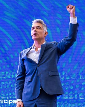 PAULO ESTEVES FERREIRA É O NOVO PRESIDENTE DA CÂMARA DE VALONGO