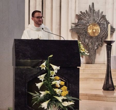IGREJA MATRIZ CHEIA PARA A MISSA NOVA DO PADRE RUI FILIPE