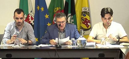 ANDR� BARBOSA (O PRIMEIRO � ESQUERDA) OCUPOU O LUGAR DE ANA CATARINA NETO NA MESA DA AFE