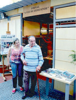 CONCEIO PEREIRA NUMA VISITA REALIZADA AO STAND D' A VOZ DE ERMESINDE NO DECORRER DA EDIO DE 2007 DA FEIRA DO LIVRO DO CONCELHO DE VALONGO