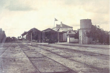 ESTAO ANTIGA DE ERMESINDE, INAUGURADA EM 1875. EM 1883, FOI INAUGURADO O ALPENDRE METLICO, CONSTRUDO PELA COMPANHIA ALIANA.