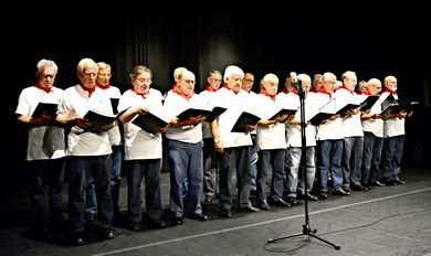 A ATUAO DO GRUPO "CANTE NORTE" DA USE - FOTO ALBERTO BLANQUET