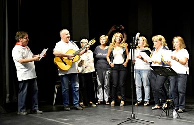 O MOMENTO DA RECEO AOS CALOIROS DA USE - FOTO ALBERTO BLANQUET