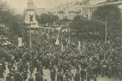 A MANIFESTAO DE APOIO AO GOVERNO FOI PERTURBADA PELO REBENTAMENTO DE TRS ENGENHOS EXPLOSIVOS (IN ILUSTRAO PORTUGUESA, N. 740, DE 26 DE ABRIL DE 1920)