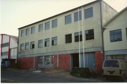 UM DOS ARMAZNS ONDE FUNCIONOU A ESCOLA TCNICA DE ERMESINDE J NUMA FASE DE ABANDONO