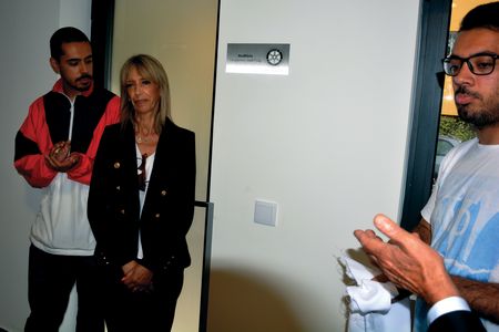 A viúva e os filhos de José Puig no momento da inauguração do auditório batizado com o nome do falecido membro do RCE