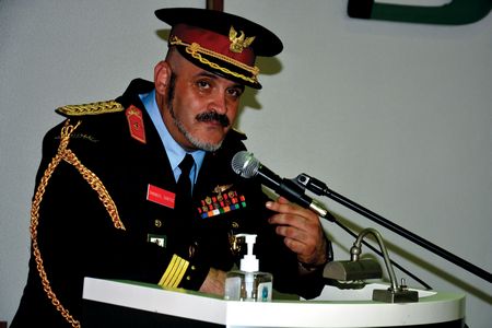 O comandante Emanuel Santos no uso da palavra