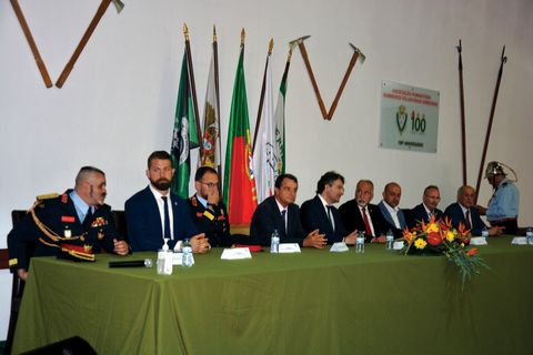 A mesa de honra da cerimónia oficial destas comemorações
