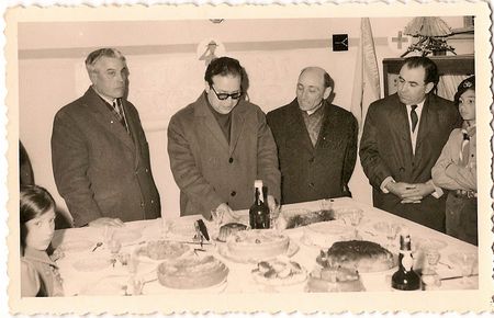 UM CONVVIO EM 1968, ONDE SE V FELICIANO CRUZ, O PRIMEIRO A CONTAR DA ESQUERDA PARA A DIREITA