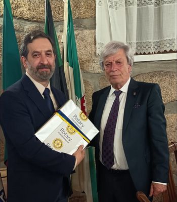 O HOMENAGEADO E O PRESIDENTE DO ROTARY CLUB DE ERMESINDE