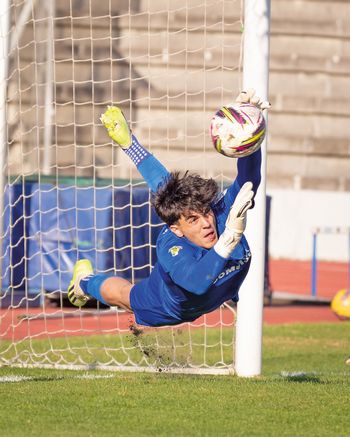 GON�ALO SILVA FOI O HER�I DA MEIA-FINAL AO DEFENDER DUAS GRANDES PENALIDADES