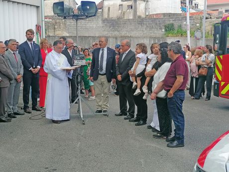 O DI�CONO RICARDO (DE ALFENA) PRESIDIU � CERIM�NIA DA B�N��O DOS NOVOS VE�CULOS