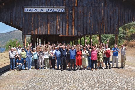 A FOTO DE FAMÍLIA NUM DOS MUITOS PASSEIOS REALIZADOS DE COMBOIO PELA AVAFER
